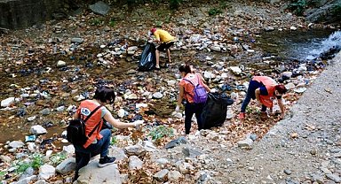 Dünya Temizlik Günü'nde doğada 2 kamyon çöp toplandı