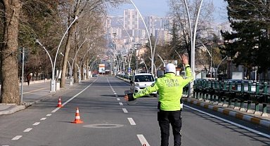 Emniyet ve jandarma trafik ekiplerince 2 milyon 667 bin 955 araç denetlendi