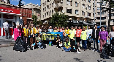 Eskişehir Porsuk Bulvarı üzerinde temizlik etkinliği yapıldı