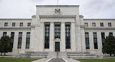 Fed faizleri beklendiği gibi 0,50 puan indirdi