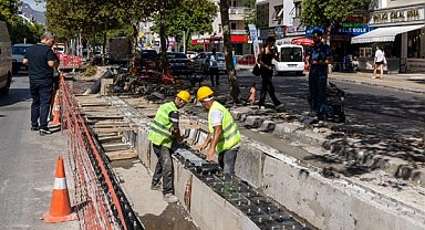 Girne Caddesi’ndeki yağmur suyu mazgalları yenileniyor