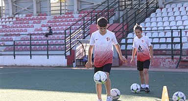 Gürsu Belediyesi'nin kış futbol okulları yeni döneme hazırlanıyor