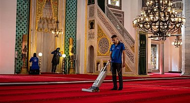 İBB, tarihi camilerde bakım ve temizlik çalışmalarını sürdürüyor
