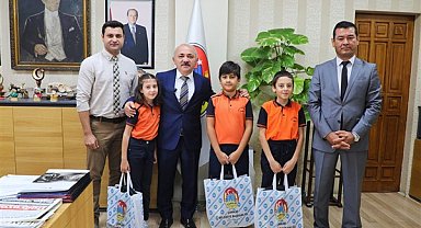 İlkokul öğrencilerinden Başkan Esen’e ziyaret