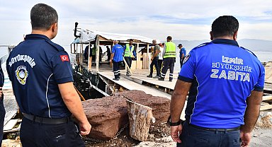 İnciraltı’nda kaçak iskele ve ahşap yapılar yıkıldı