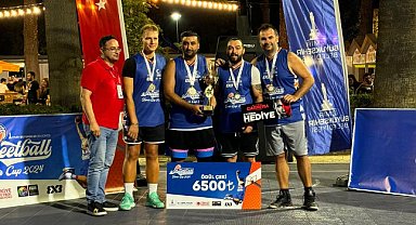 İzmir Cup’a 93’üncü İEF’te final maçı yapıldı