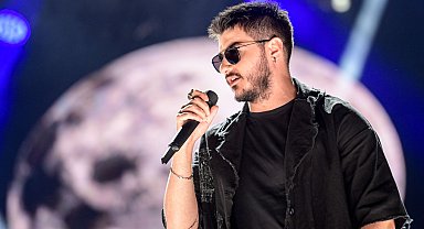 İzmir'de Çim Konserleri kapsamında Semicenk sahne aldı