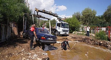 İzmir İtfaiyesi’nden yağıştan en çok etkilenen Menderes’te seferberlik