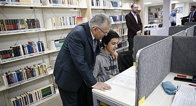 Kayseri Büyükşehir Belediyesi, kent genelindeki 13 kütüphanesi ile hizmet veriyor