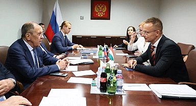 Lavrov, Macaristan Dışişleri ve Ticaret Bakanı Szijjarto ile görüştü