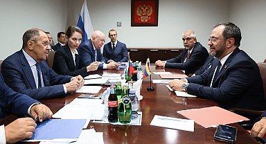 Lavrov, Venezuela Cumhuriyeti Şansölyesi Gil ile bir araya geldi