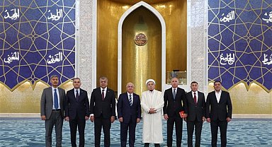 Milli Savunma Bakanı Güler’den Astana Merkez Camisi’ne ziyaret