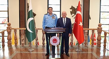 Milli Savunma Bakanı Güler, Pakistan Hava Kuvvetleri Komutanı Sidhu ile görüştü