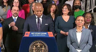 New York Belediye Başkanı Eric Adams yolsuzlukla suçlanıyor