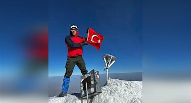 Nilüfer Belediyesi Zabıta Müdürlüğü çalışanı, 5 dağının zirvesine tırmandı