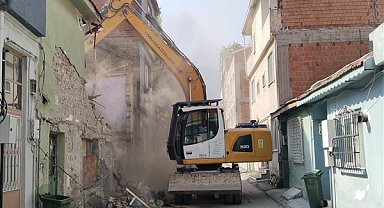 Osmangazi’de metruk bina temizliği