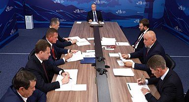 Putin, Uzak Doğu Federal Bölgesi'nde altyapı geliştirme toplantısına katıldı