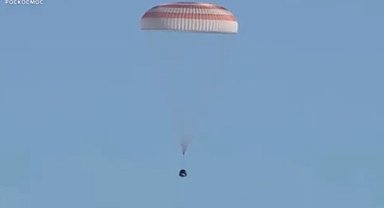 Rus kozmonotlar, ISS'de rekor sürenin ardından Dünya'ya döndü