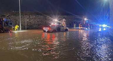 Şanlıurfa’da sağanak yağış hayatı olumsuz etkiledi