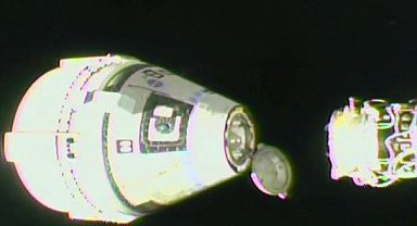 Sorunlu uzay aracı astronotlar olmadan Dünya'ya indi