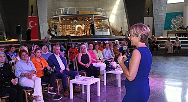 Tekelioğlu, Osmangazili kitapseverler ile buluştu