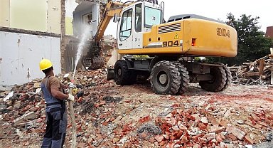 Üsküdar Vaniköy’deki kaçak yapı yıkılıyor