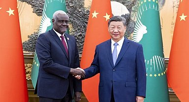 Xi Jinping Afrika Birliği Komisyonu Başkanı Faki ile görüştü