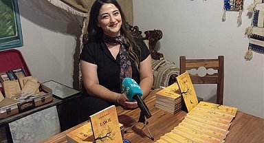 Yazar İlhan, Diyarbakır'da imza günü düzenledi