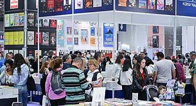 4. İzmir Kitap Fuarı'na kitapseverler ilgi