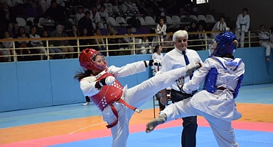 Afyonkarahisar’da Cumhuriyet’in 101. Yılında Elektronik Sistemle Taekwondo Coşkusu