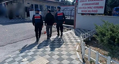 Afyonkarahisar’da Hırsızlık Suçundan Aranan Şahıs Yakalandı