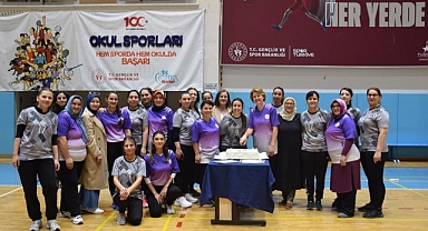 Afyonkarahisar’da “Kadına Şiddete Sıfır Tolerans” Temalı Voleybol Müsabakası Düzenlendi