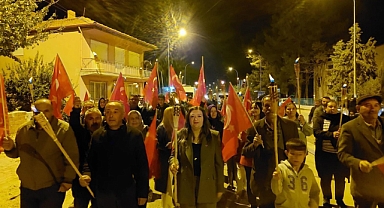 Afyonkarahisar Evciler’de Cumhuriyet Coşkusu: Fener Alayı ve Havai Fişek Gösterisi