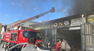 Afyonkarahisar Sanayi Sitesi'nde Yangın: 5 Dükkan Alevlere Teslim Oldu