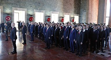 Bakan Güler, Anıtkabir'i ziyaret etti