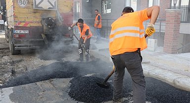Bakırköy Belediye ekipleri, mahallelerde asfaltlama çalışmaları yaptı