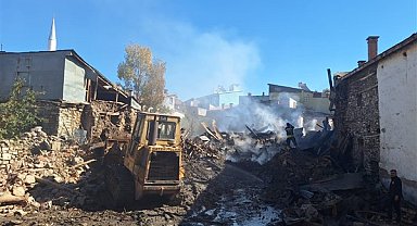 Başkan Altay, Doğanbey’de çıkan yangın sonrası bölgeyi ziyaret etti