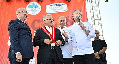 Başkan Büyükkılıç'a, Gastronomi Günleri'nde duayen ödülü