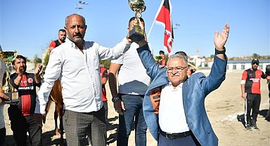 Başkan Büyükkılıç, Atlı Cirit 1. Lig Müsabakaları’nın ödül törenine katıldı