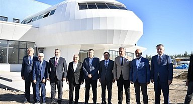 Başkan Büyükkılıç, Bakan Tekin ile Havacılık Okulu'nu ziyaret etti