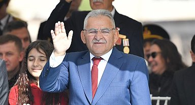 Başkan Büyükkılıç, Cumhuriyet Bayramı kutlamalarına katıldı