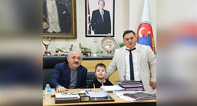 Başkan Esen, DMD hastası Baturay Salık ile bir aray geldi