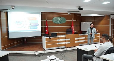 Bornova Belediyesi çalışanlarına 'Temel Afet Bilinci' eğitimi veriliyor