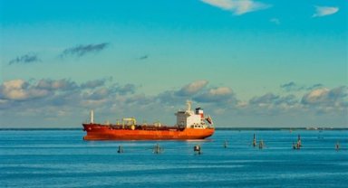Çanakkale Boğazı Akbaş önlerinde arızalanan tanker demirletildi