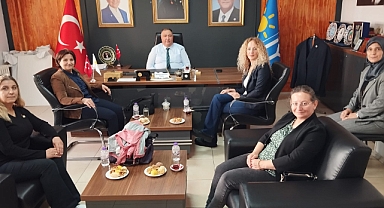 CHP Kadın Kolları, İYİ Parti'ye Nezaket Ziyaretinde Bulundu