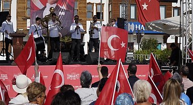 Cumhuriyet Bayramı’nın 101’inci yılı kutlama şenlikleri Menderes’te devam etti