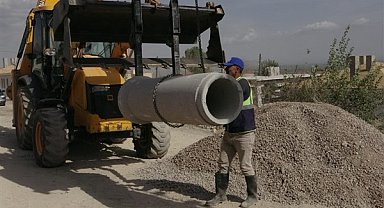 Depremde hasar gören altyapı hatları yenileniyor