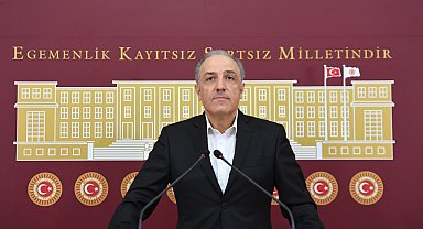 DEVA Partili Yeneroğlu, TBMM’de basın toplantısı düzenlendi