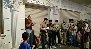 Diyarbakır'da sokak sanatçıları konser verdi