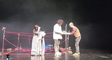 Diyarbakır'da tiyatro oyunu “Salma” izleyicilerle buluştu